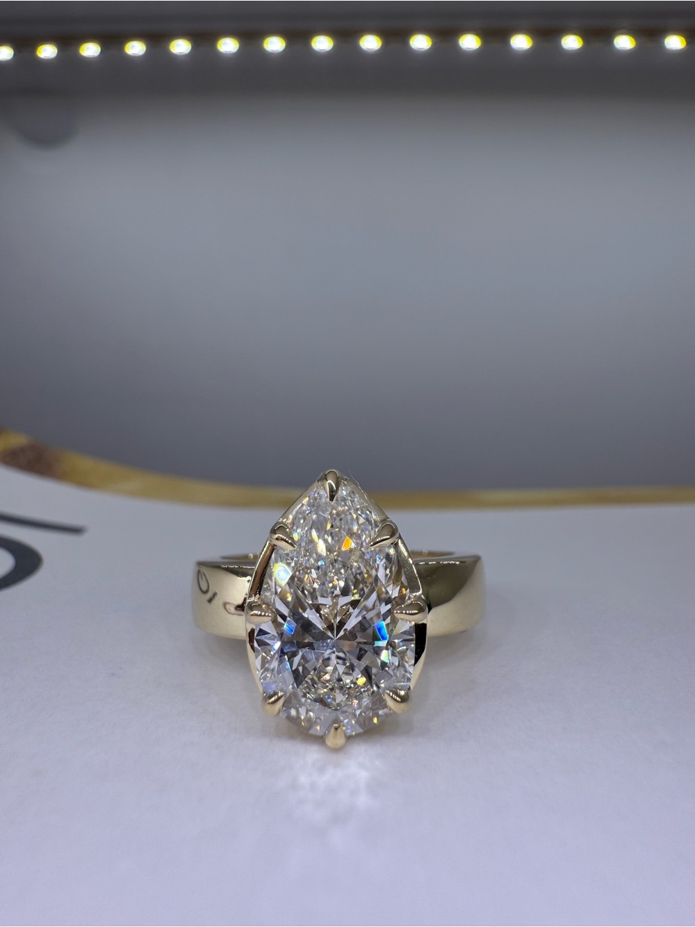 3.57 carat E VVS2 chubby pear on a wide band diamond engagement ring - Picture 3 of 14